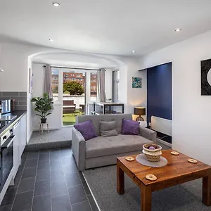 Apartment 02 Holmfield